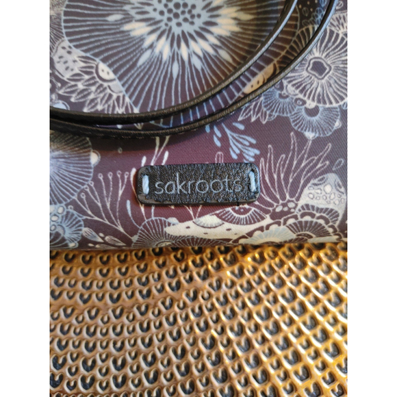 The Sak Iris Smartphone Crossbody Bag - Picture 4 of 9